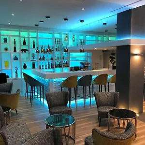 Western Carlton Otel